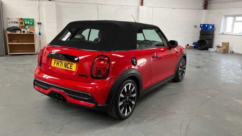 MINI Convertible 2.0 Cooper S Exclusive 2dr Auto [Comfort Pack] Petrol Convertible